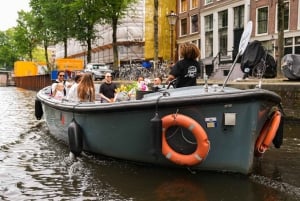 Amsterdam: Grachtenrundfahrt mit holländischen Pfannkuchen und Getränken