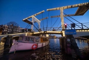 Amsterdam: Canal Cruise with guide, Dutch snacks and Drinks