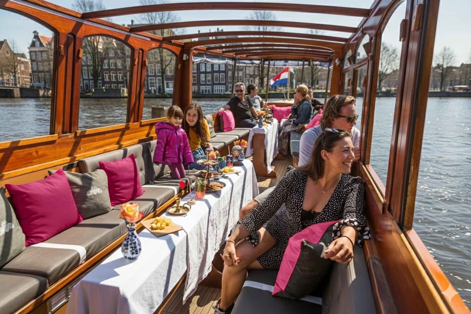 Amsterdam: Kanalrundfart med lokal guide og valgfri drikkevarer