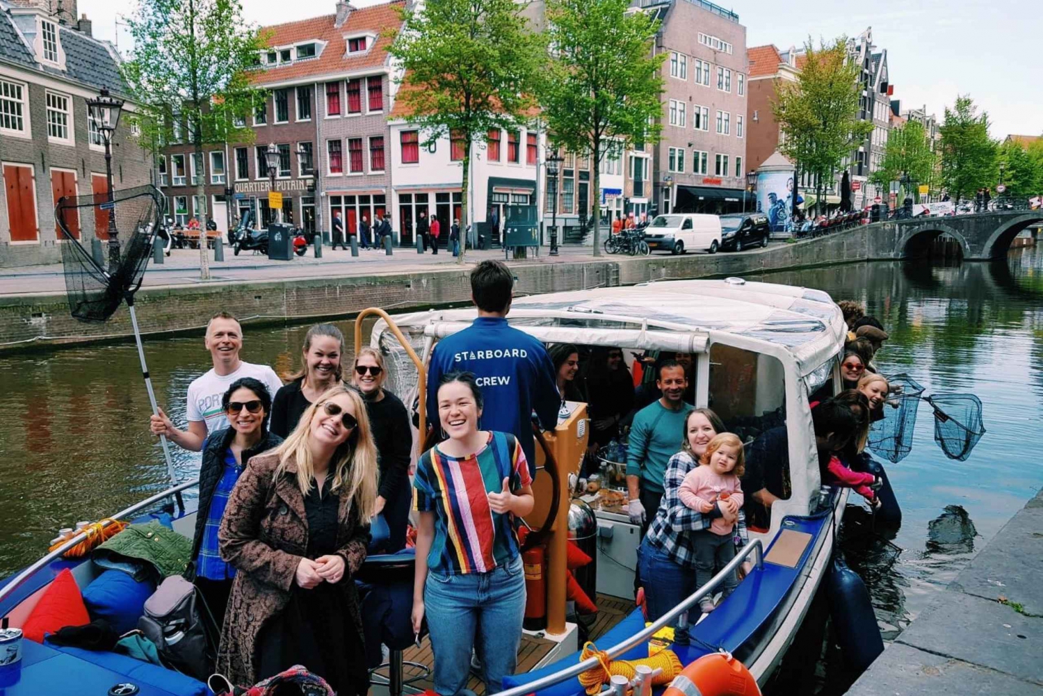 Amsterdam: Canal Plastic Fishing Cruise with Breakfast