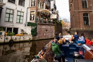 Amsterdam:Old City Canal Cruise with Live Guide and Open Bar