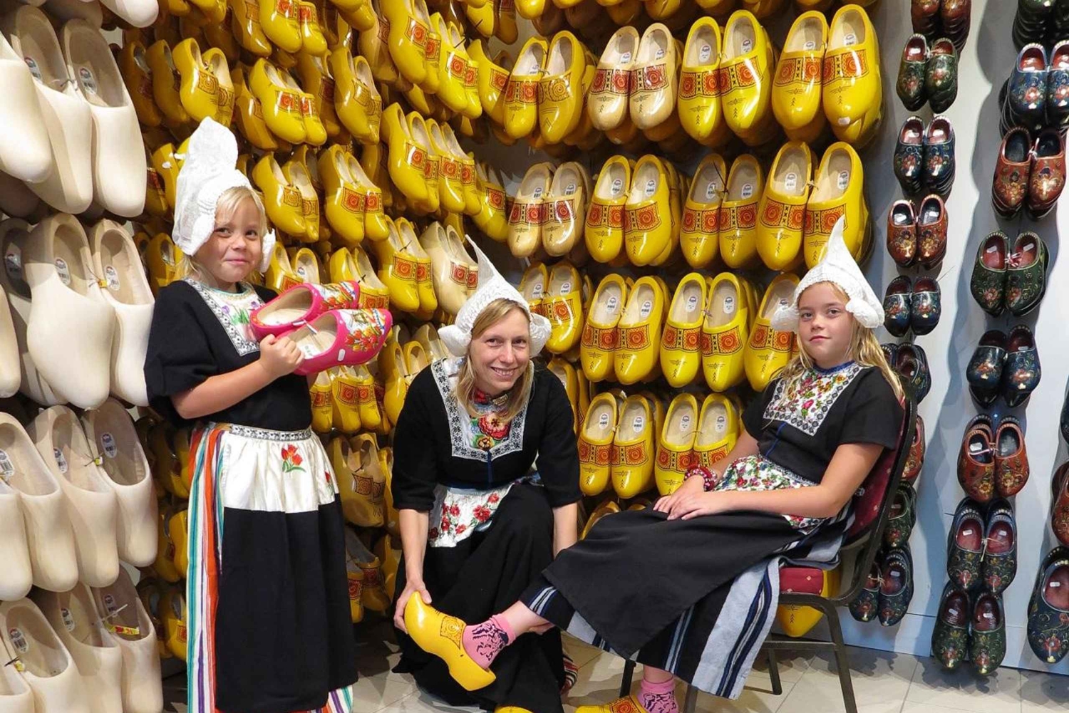 アムステルダム：チーズ、木靴、花、風車ツアー