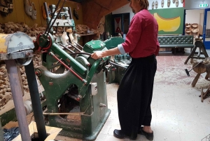 アムステルダム：チーズ、木靴、花、風車ツアー