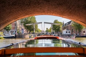 Amsterdam: Grachtenrundfahrt durch die Innenstadt