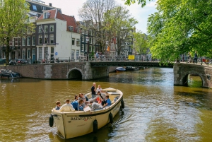 Amsterdam: Evening Canal Cruise with Unlimited Drinks