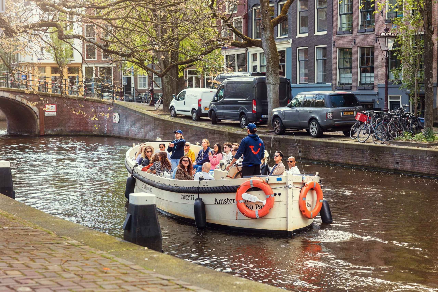 Amsterdam: City Highlights Small Boat Canal Cruise with host