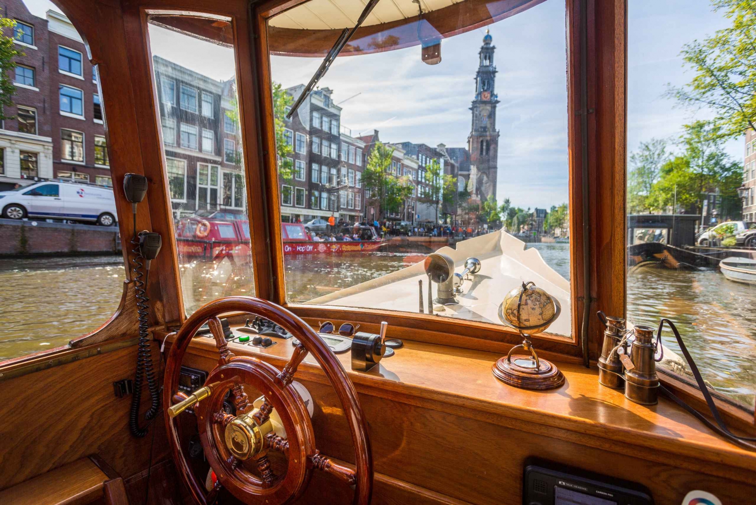 Amsterdam: Classic Boat Cruise with Cheese & Wine Option