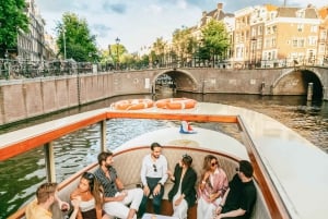 Amsterdam: Klassische Bootsfahrt mit Käse & Wein Option
