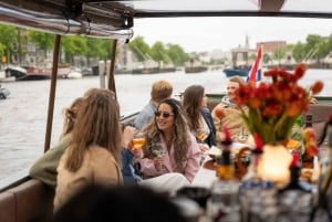 Amsterdam: Covered Canal Cruise with Drinks & Bites