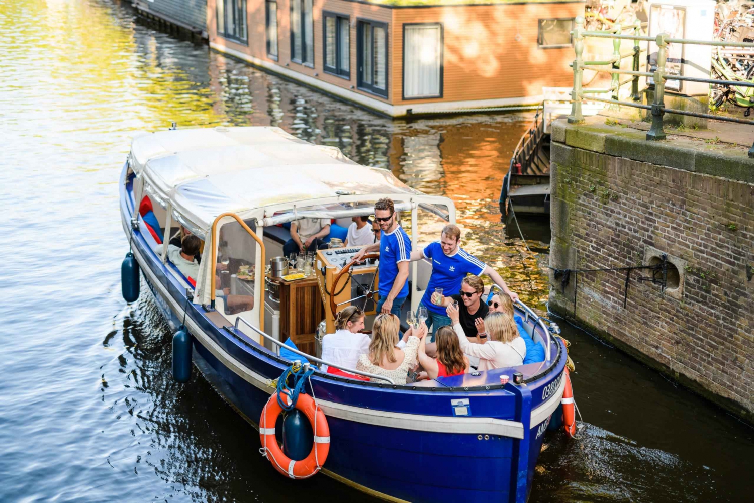 Amsterdam: Barca per bere un giorno con bevande e mimose illimitate