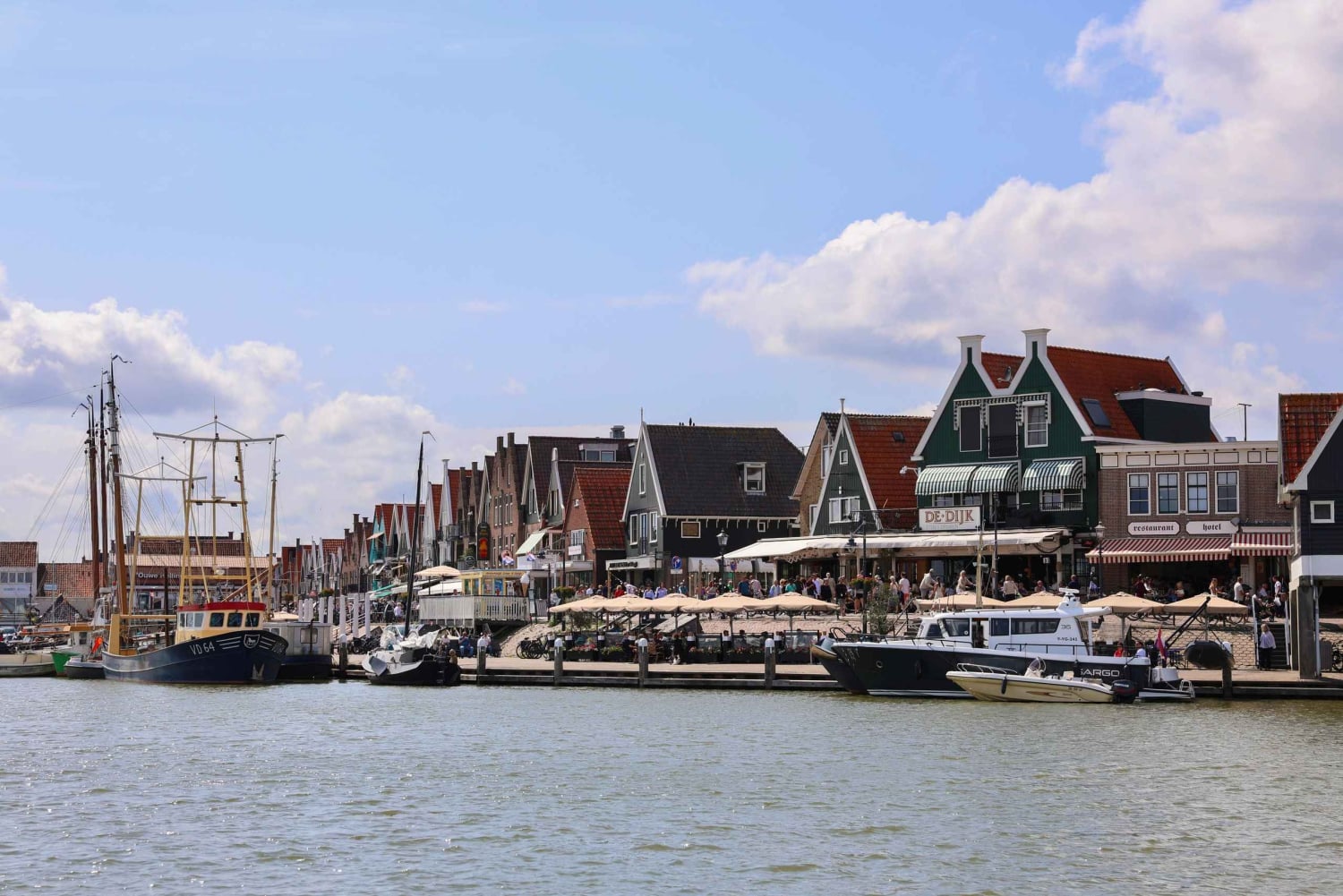 Ámsterdam: descubre Volendam, un encantador pueblo holandés antiguo.
