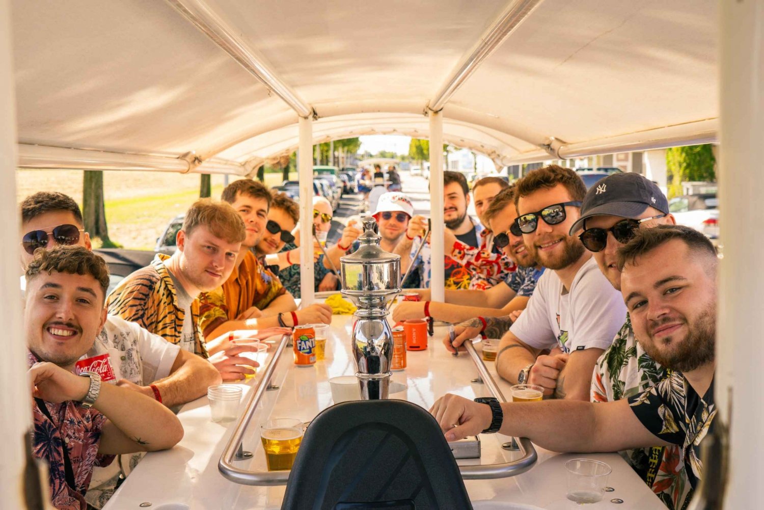 Amsterdam: Excursión en Bicicleta por Holanda con Bar a bordo