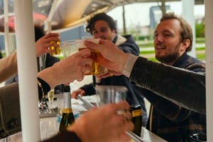 Amsterdam: Dutch Beer Bike Blast Tour with Onboard Bar