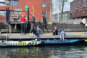 Wschodnie Wyspy i Docklands w Amsterdamie; wycieczka kajakowa z przewodnikiem