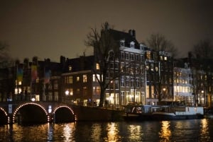 Amsterdam: Risteily iltaisin kanaaliristeily rajoittamattomilla juomilla.