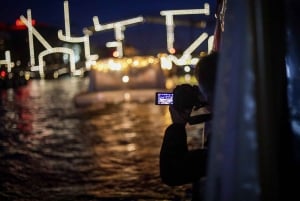 Amsterdam: Kanalrundfart om aftenen med mulighed for ubegrænsede drikkevarer