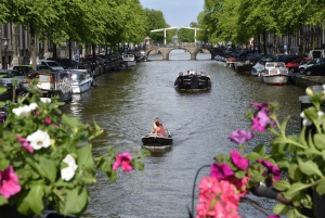 Amsterdam: Explore in Easter w/ a Local Host