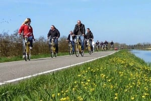 Amsterdam: Escape to the Dutch Countryside Guided Bike Tour
