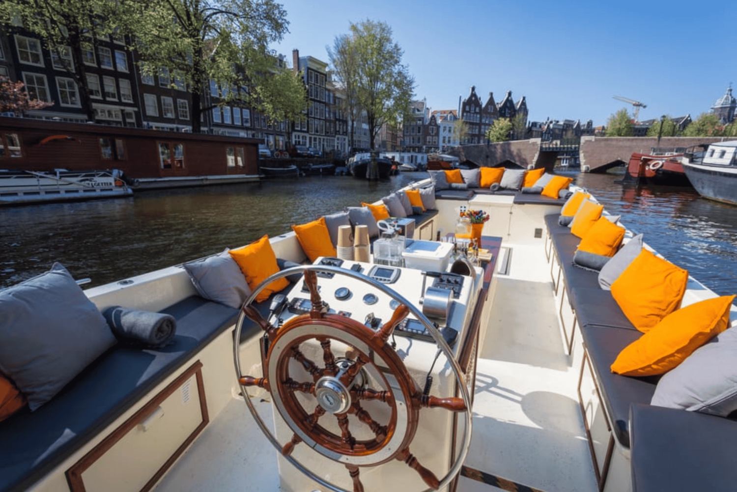 Амстердам: Круиз по Немецкому каналу с опцией неограниченных напитков