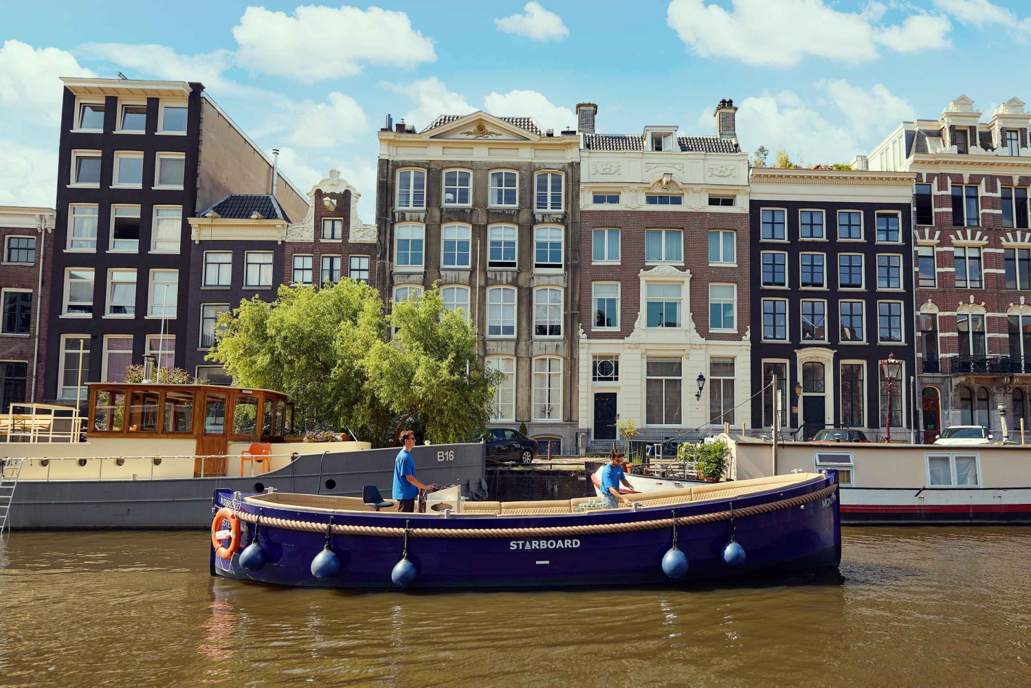Amsterdam: German Guided Canal Cruise with on Board Bar