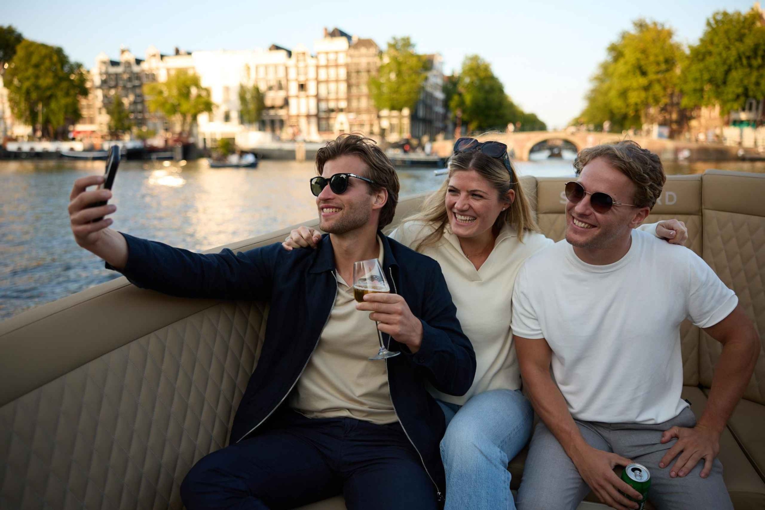 Amsterdam: German Guided Canal Cruise with on Board Bar