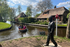 Amsterdam: Zaanse Schans & Giethoorn Guided Combo Tour