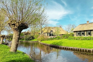 Amsterdam: Giethoorn & Zaanse Schans dagsudflugt i lille gruppe
