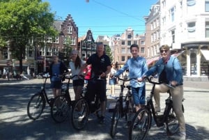 Amsterdam: Guided City Bike Tour in French