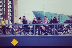 Amsterdam: Guided City Bike Tour in French