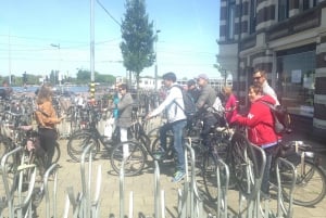 Amsterdam: Guided City Bike Tour in French