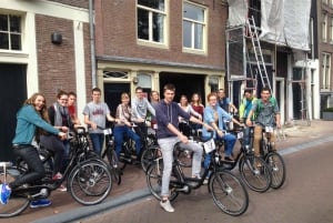 Amsterdam: Guided City Bike Tour in French