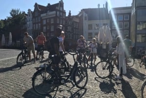 Amsterdam: Guided City Bike Tour in French