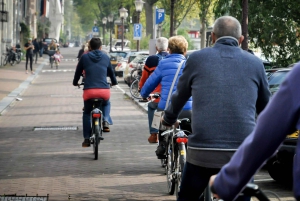 Amsterdam: Tour guiado de la ciudad en bicicleta en francés
