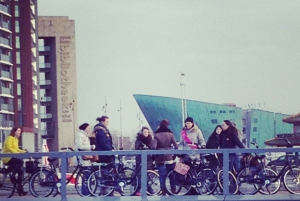 Amsterdam: Tour guiado de la ciudad en bicicleta en francés