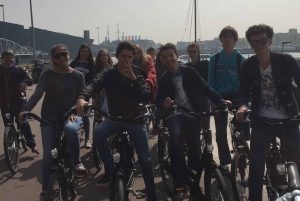 Amsterdam: Tour guiado de la ciudad en bicicleta en francés