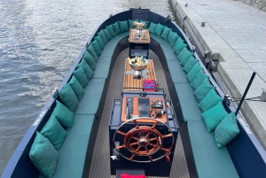 Amsterdam: Guided Open Boat Cruise Unlimited Drinks Option