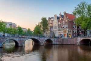 Amsterdam: Haunted History and Ghost Walking Tour