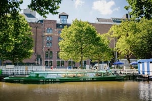 Amsterdam: Heineken Canal Cruise inkl. 1 Getränk &Snacks