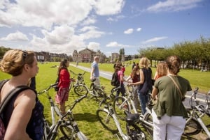 Amsterdam: Hidden Gems & Highlights Guided Bike Tour