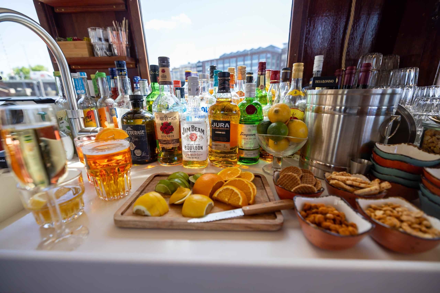 Ámsterdam: Crucero en barco histórico con barra libre y aperitivos