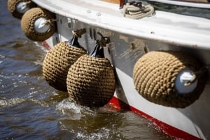 Amsterdam: Historic Boat Cruise with open bar and nibbles
