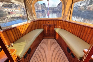 Amsterdam: Historic Boat Cruise with open bar and nibbles