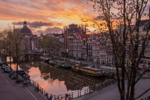 Amsterdam: Interactive Self-Guided City Exploration Game