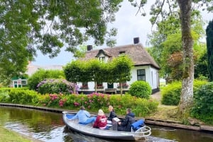 Amsterdam: Keukenhof Tulip Garden and Giethoorn Experience
