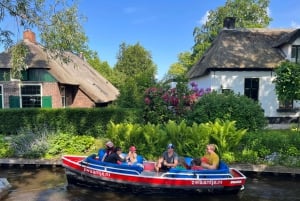 Amsterdam: Keukenhof Tulip Garden and Giethoorn Experience