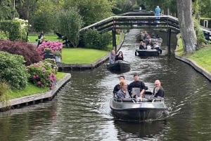 Amsterdam: Keukenhof Tulip Garden and Giethoorn Experience