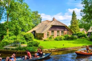 Amsterdam: Keukenhof Tulip Garden and Giethoorn Experience