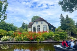 Amsterdam: Keukenhof Tulip Garden and Giethoorn Experience
