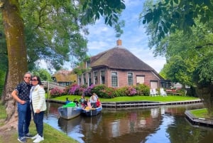 Amsterdam: Keukenhof Tulip Garden and Giethoorn Experience