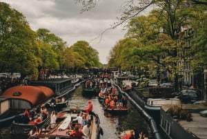 Amsterdam: Rejs z okazji Dnia Króla z otwartym barem i muzyką